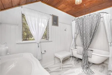 1239 Rainbow Valley Blvd — Photo 24