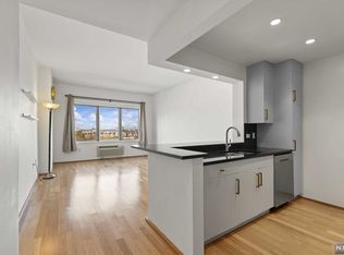 2408 City Pl, Edgewater, NJ 07020