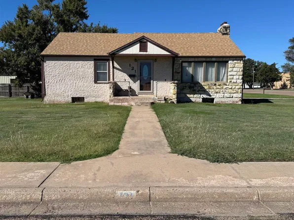 121 N 5th St, Ness City, KS 67560