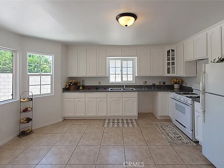 747 W Nevada St — Photo 16