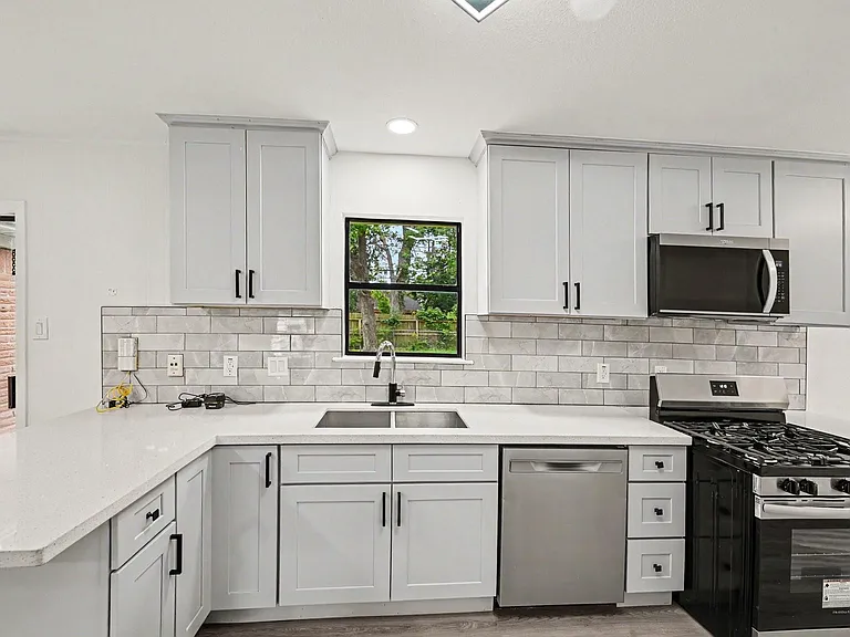 7607 Grape St — Photo 11