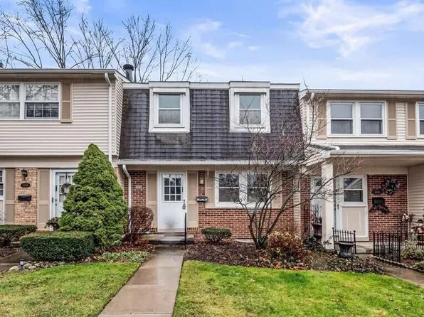 5042 Buckingham Pl, Troy, MI 48098