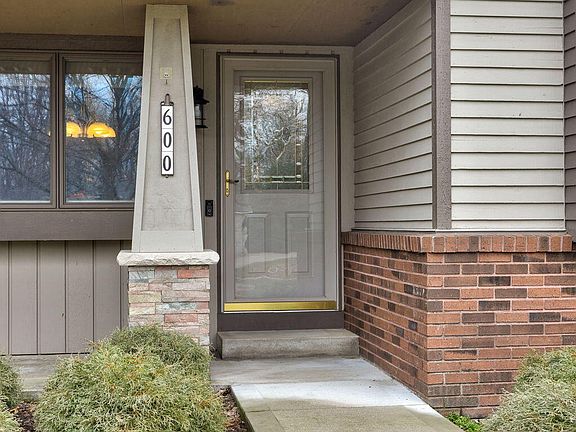 5th image of 600 Alice Ave W