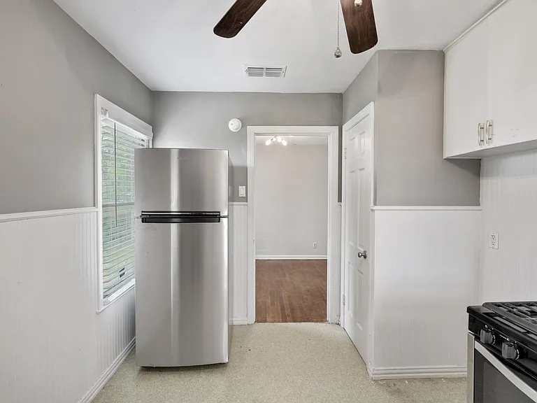 1050 Ponder St — Photo 9