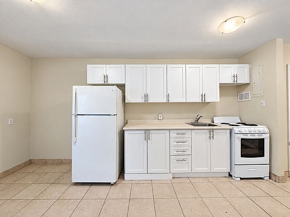 5th image of 880 Colborne Rd #108