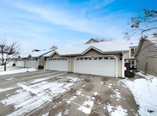 993 Hill Ct, Shoreview, MN 55126