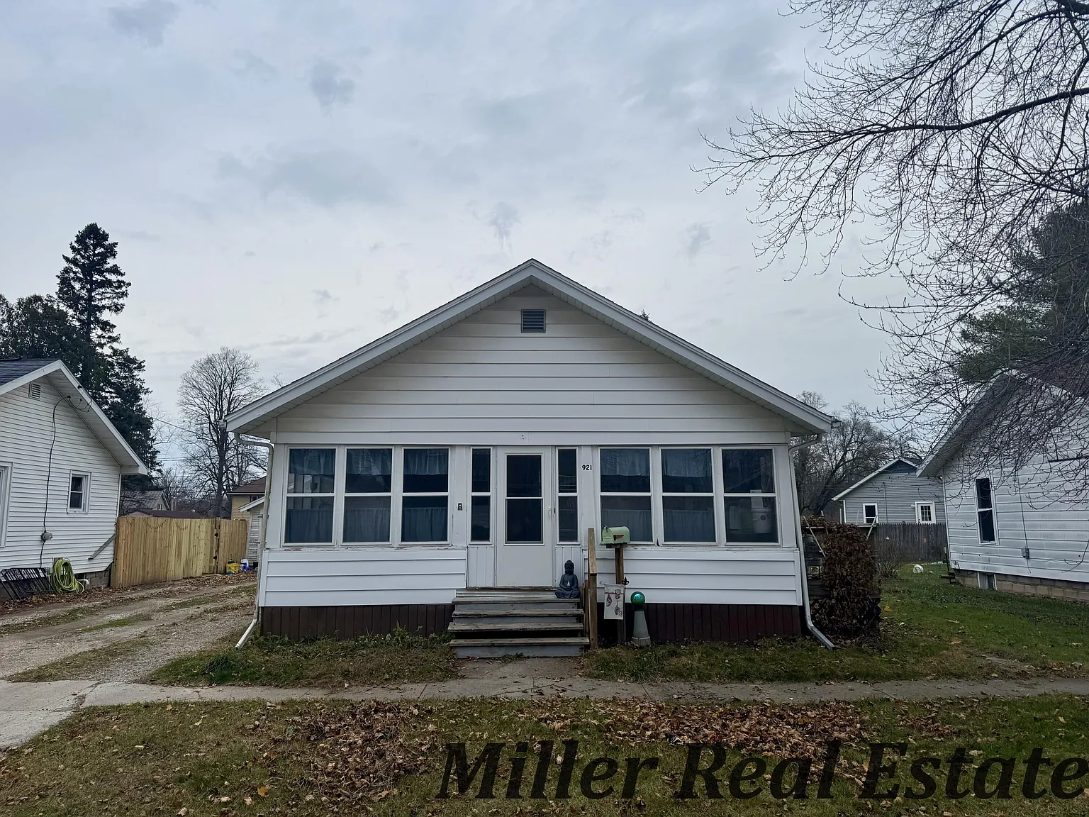 921 E Madison St photo 1