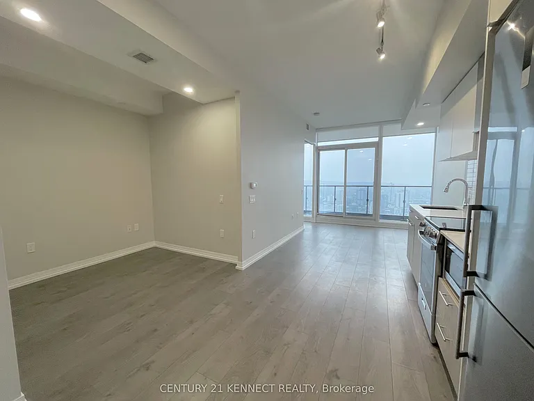 251 Jarvis St #Penthouse 14 — Photo 3