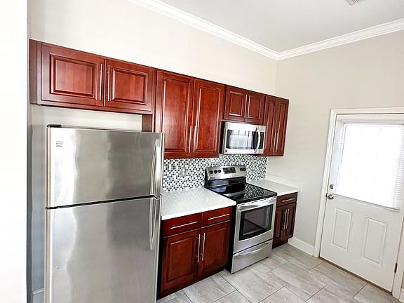 5th image of 1830 Burdette St #1832