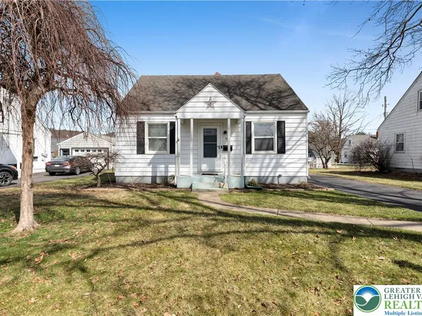 469 Birch Rd, Hellertown, PA 18055