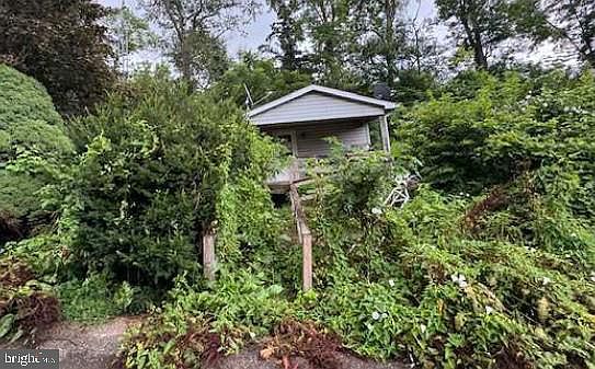 1st image of 84 Conewago Park Dr