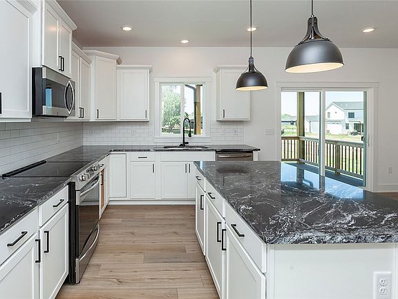 4th image of 905 Orchard Hills Dr