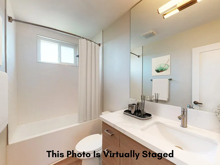 Juanita — Photo 11