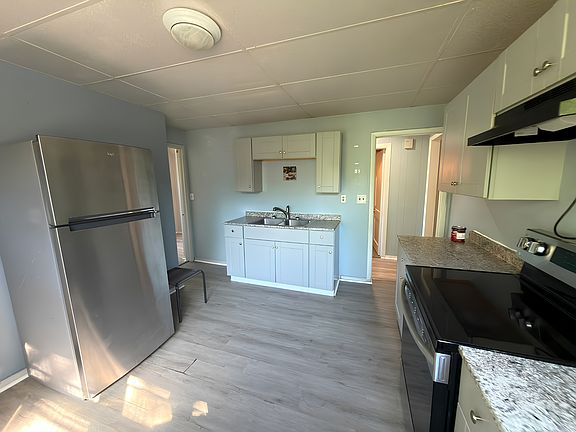 4th image of 164-166 Woodlawn St #3