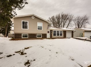 8110 Dartmouth Ln, Hanover Park, IL