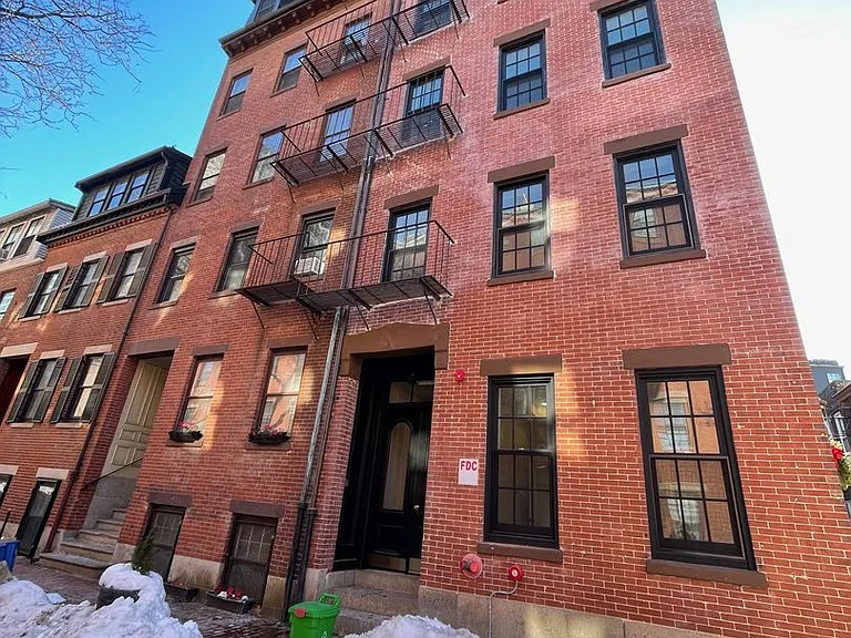 18 Winchester St #8 — Photo 5