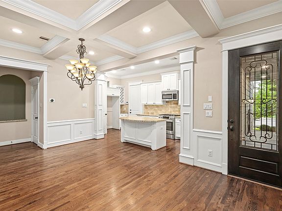 4th image of 412 W 25th St