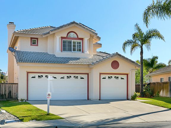 2nd image of 921 Lilac Ct