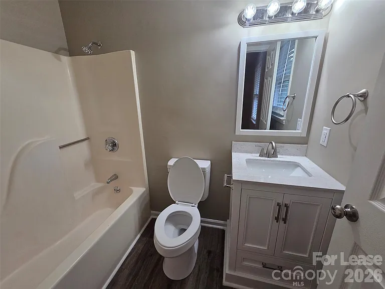 525 12th St SW #26 — Photo 9