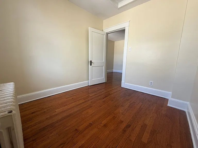 1003 Bank St — Photo 16