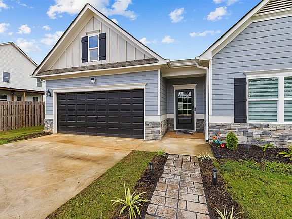 5th image of 444 Willow Dr