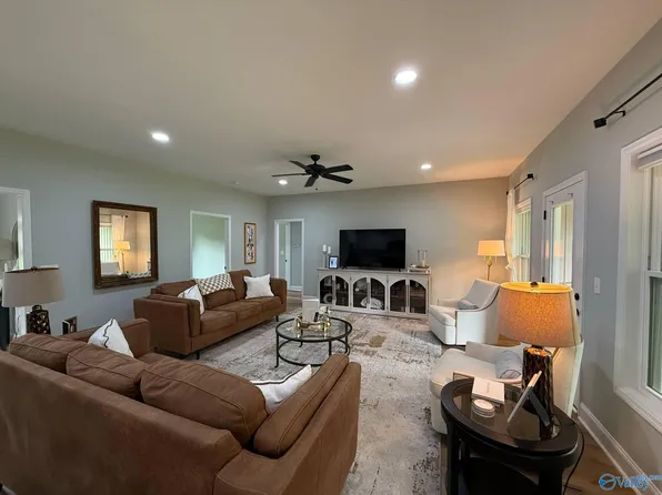 631 Crestman Dr, Arab, AL 35016