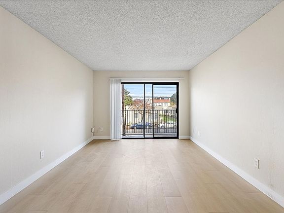 4th image of 2228 Lincoln Ave #A
