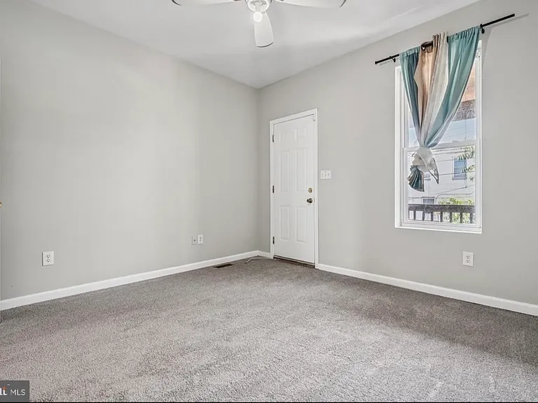 424 N Luzerne Ave — Photo 8