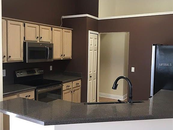 5th image of 244 Charlemagne Cir