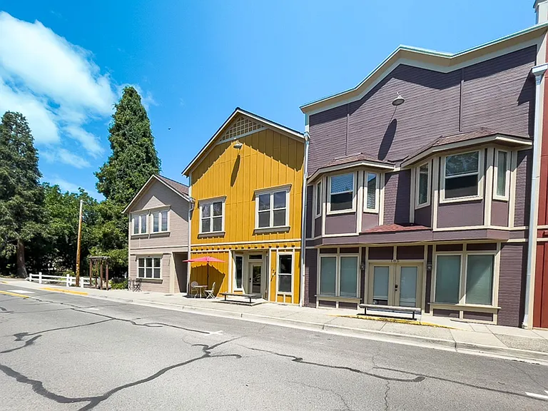 175 E E St — Photo 31