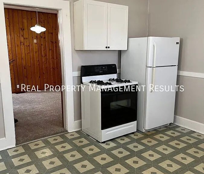208 E Maryland St — Photo 8