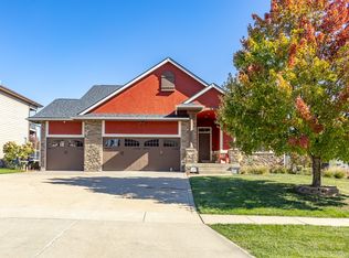 535 71st St, West Des Moines, IA 50266