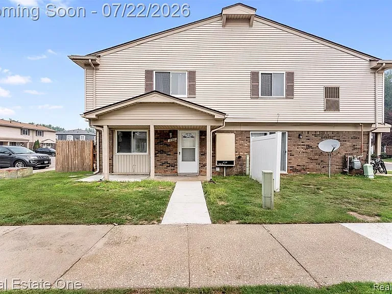 15588 Dupage Blvd — Photo 2