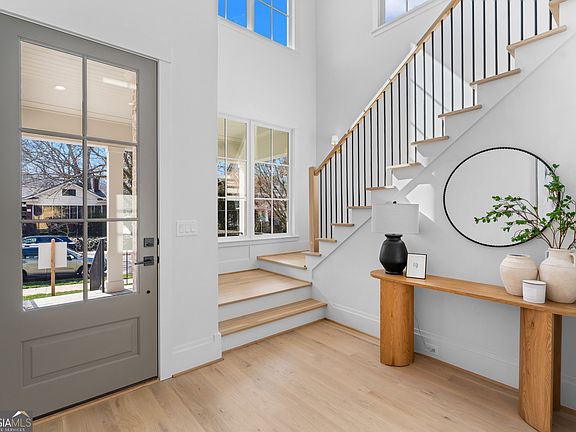 2nd image of 1140 Rosedale Dr NE