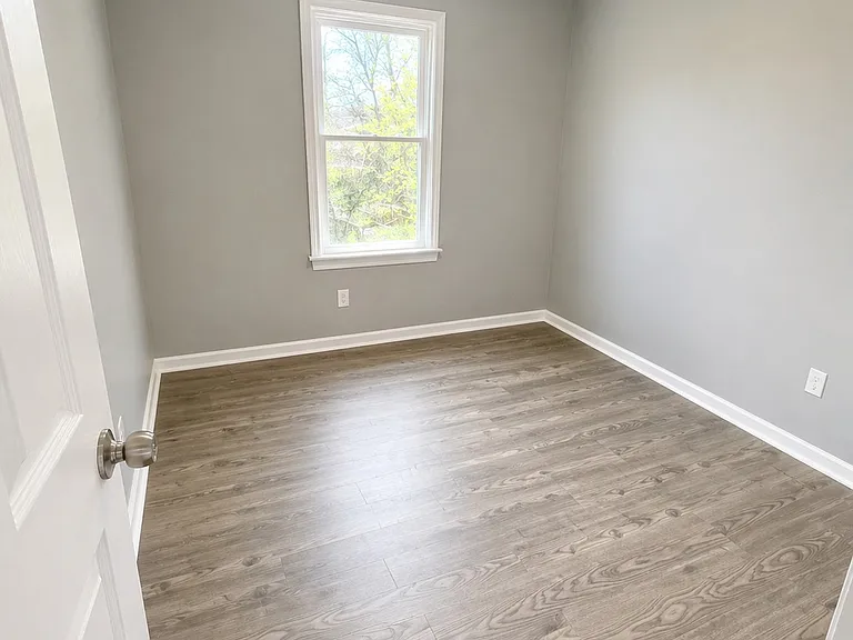 1117 E 9th St #2 — Photo 7
