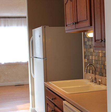 3rd image of 54 Ashwood Ave