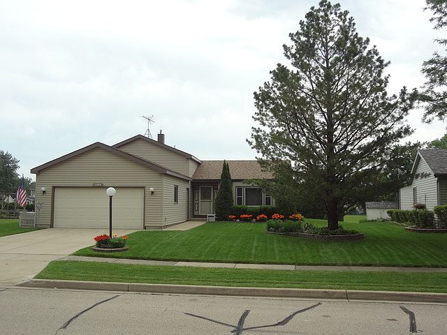 1st image of 215 Plymouth Dr