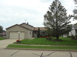 215 Plymouth Dr, Streamwood, IL