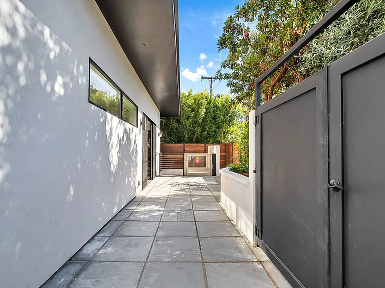 1123 N Formosa Ave #3 — Photo 9