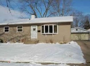 1320 Crestwood Dr, Freeport, IL 61032