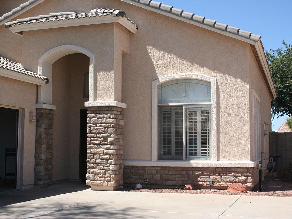 Beautiful Home with 2 Car Garage