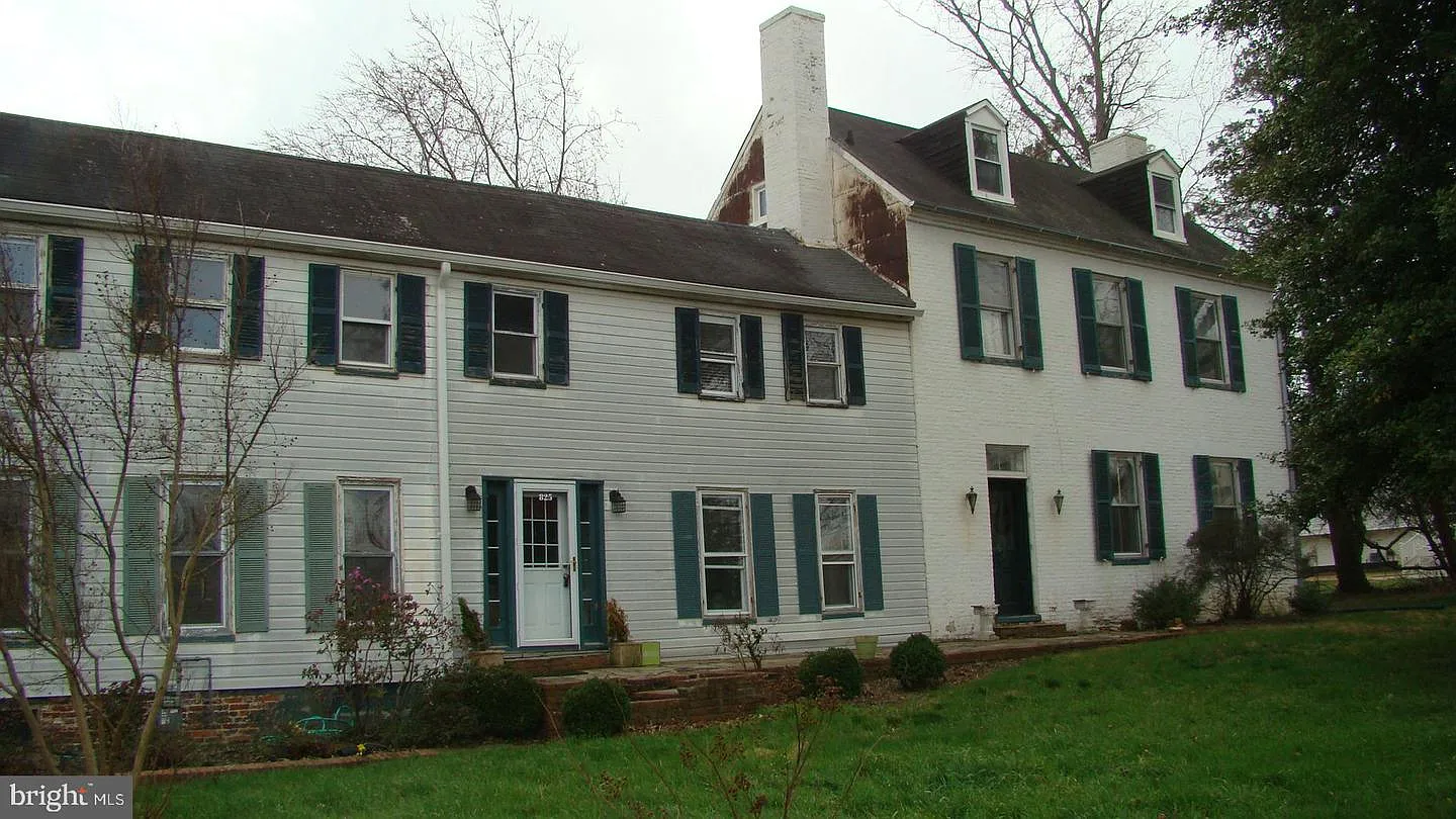825 Hammonds Ln photo 1