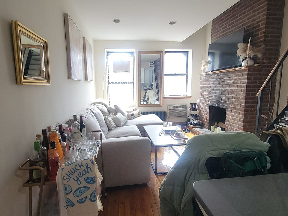 1st image of 255 E 10th St APT 6B