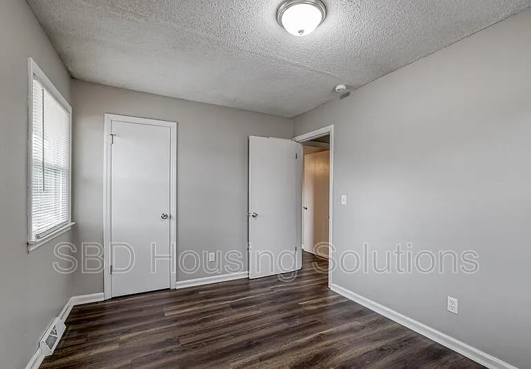 5311 NE 46th Ter — Photo 7