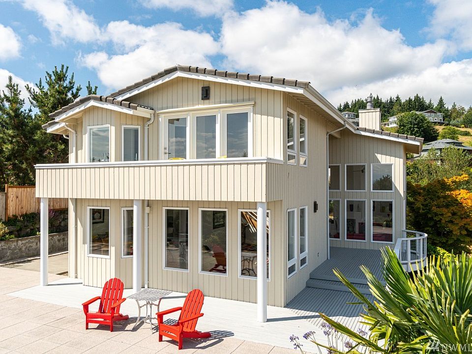 The window package certainly takes advantage of light and views!  Note the outdoor living spaces here...balcony, deck and lots of patio.