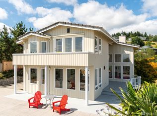 6249 Hinman Dr, Clinton, WA 98236