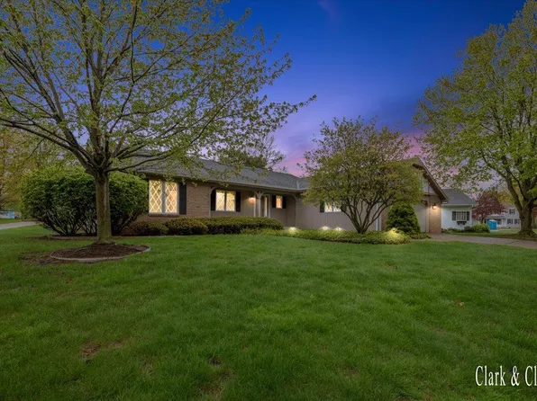 2220 Mission Hills Dr SE, Grand Rapids, MI 49546