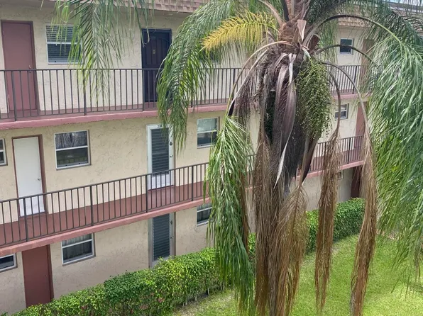 715 Lori Dr, Palm Springs, FL