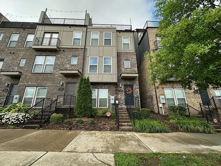 2724 Grand Union Way — Photo 2