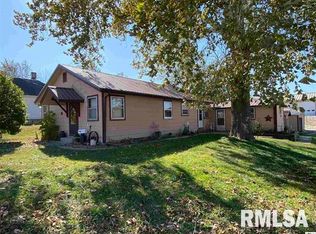 709 NW Cross St, Mount Sterling, IL 62353